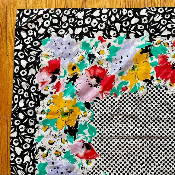 Vintage 1960’s Avon Square Scarf Made In Italy Floral Black White Red Yellow - Picture 2 of 8